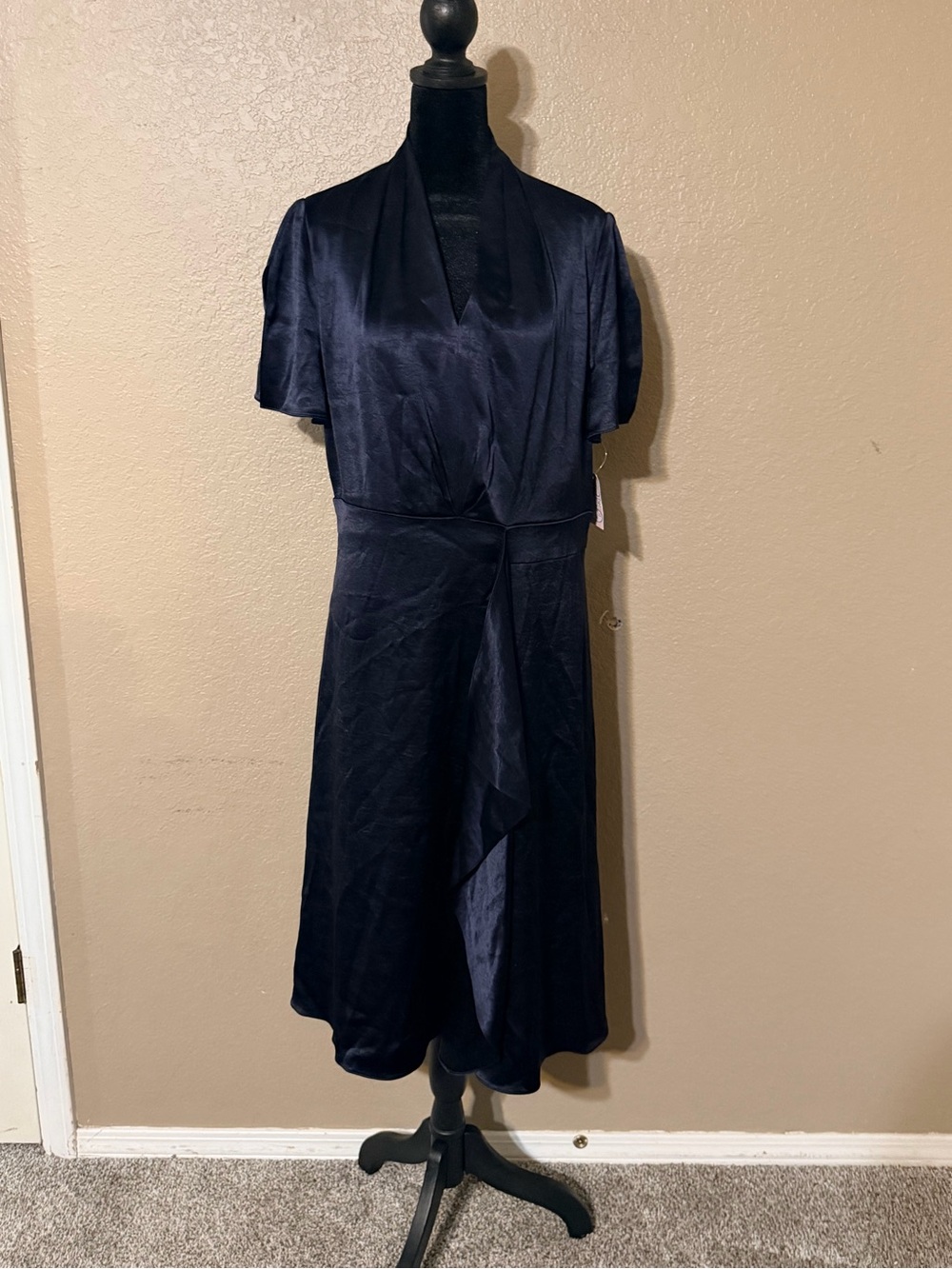 Elie Tahari Midnight Navy Satin V-Neck Short Sleeve Dress